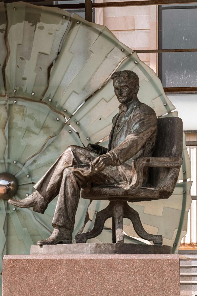 croato famoso nikola tesla statua